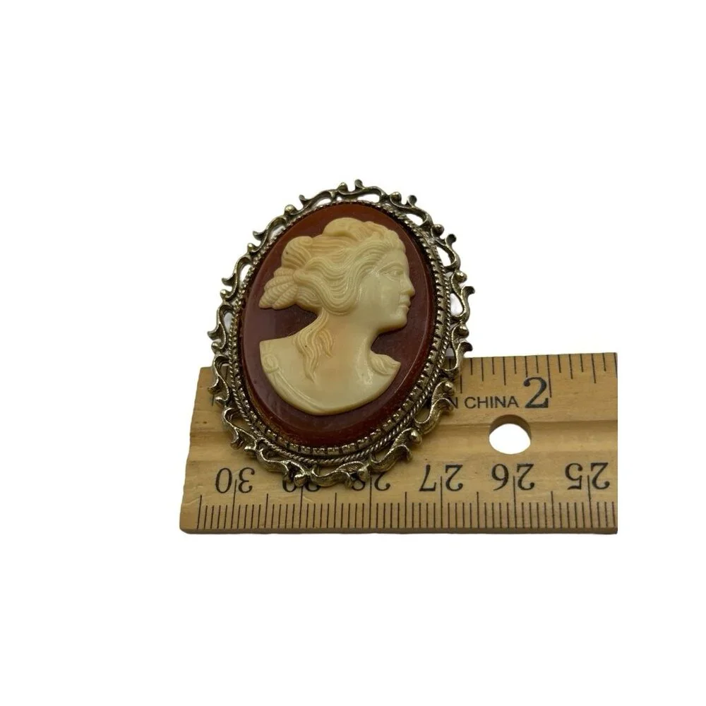 Vintage Cameo Brooch Pin‎ Signed JJ Jonette Gold Tone Resin Open Work Filigree
